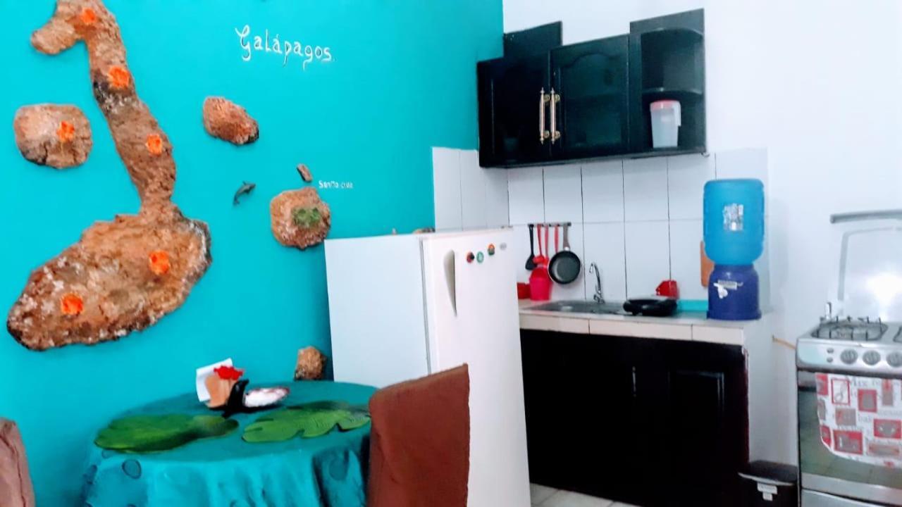 Suite Galarous Island Puerto Ayora  Buitenkant foto