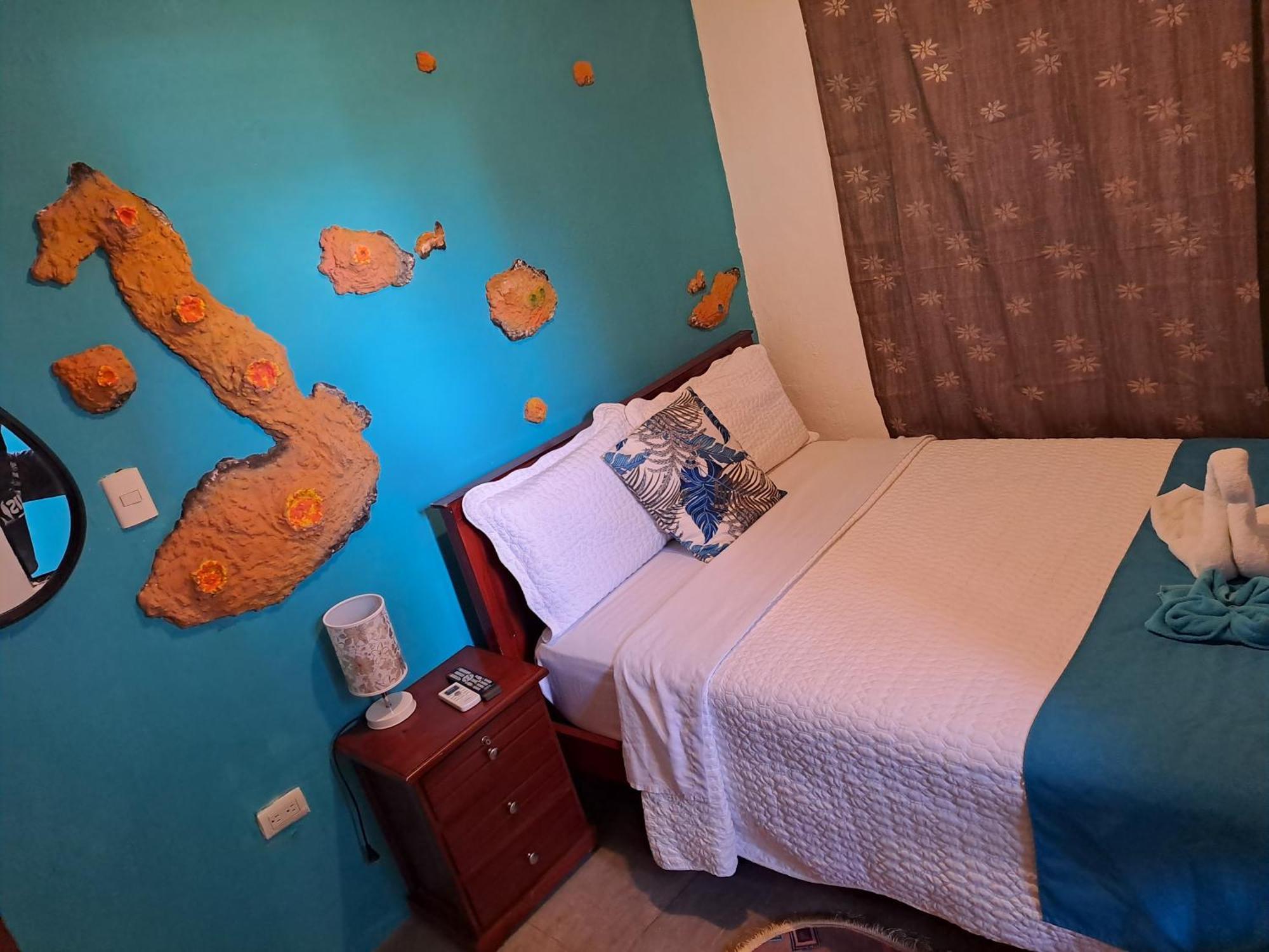 Suite Galarous Island Puerto Ayora  Buitenkant foto