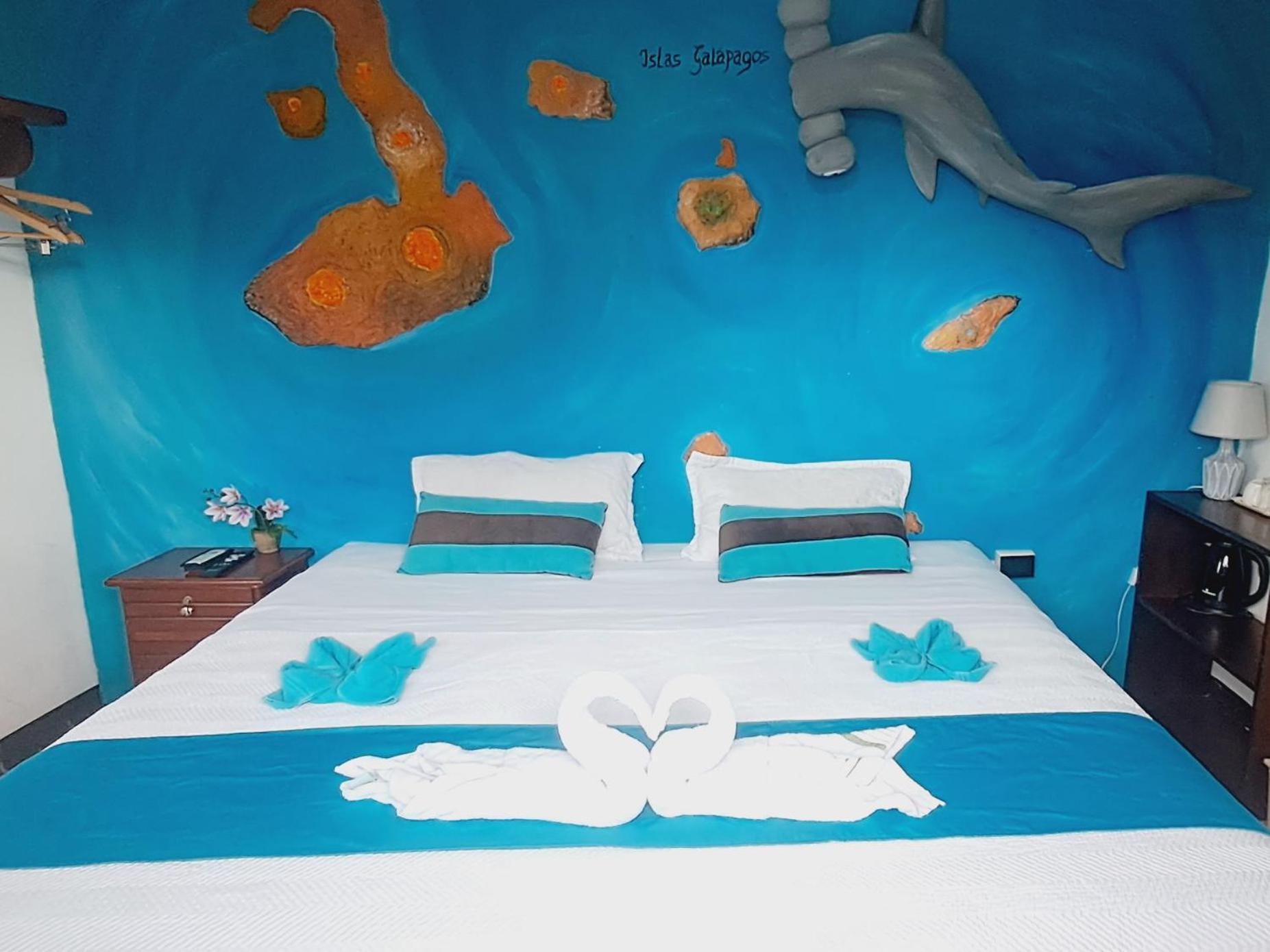 Suite Galarous Island Puerto Ayora  Buitenkant foto