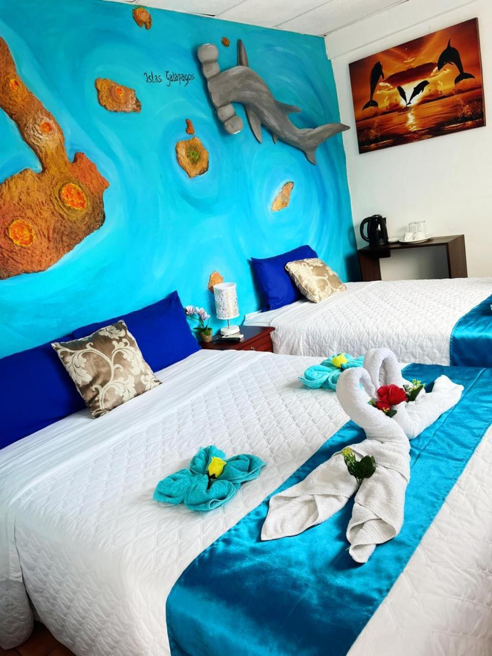 Suite Galarous Island Puerto Ayora  Buitenkant foto