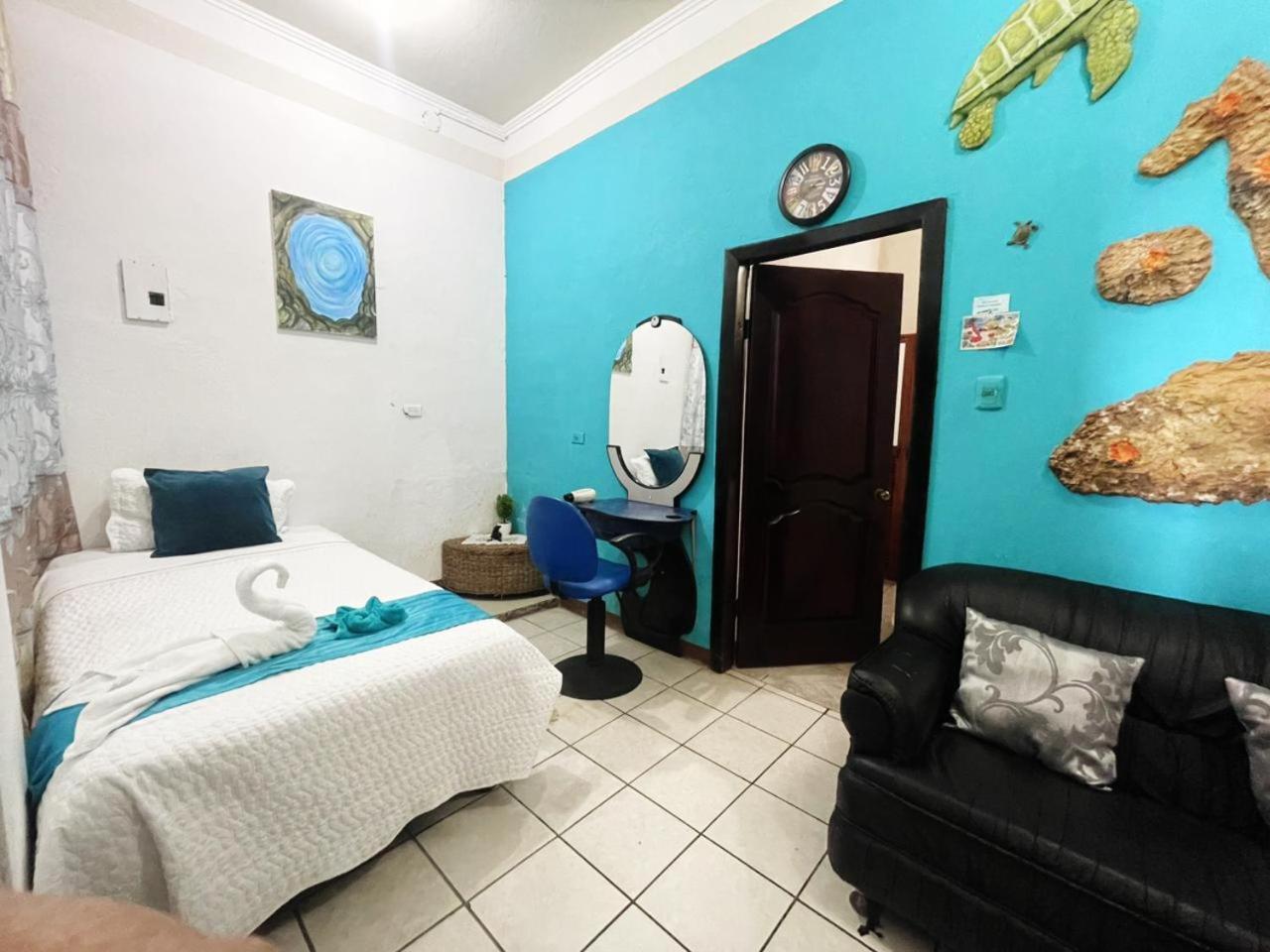 Suite Galarous Island Puerto Ayora  Buitenkant foto